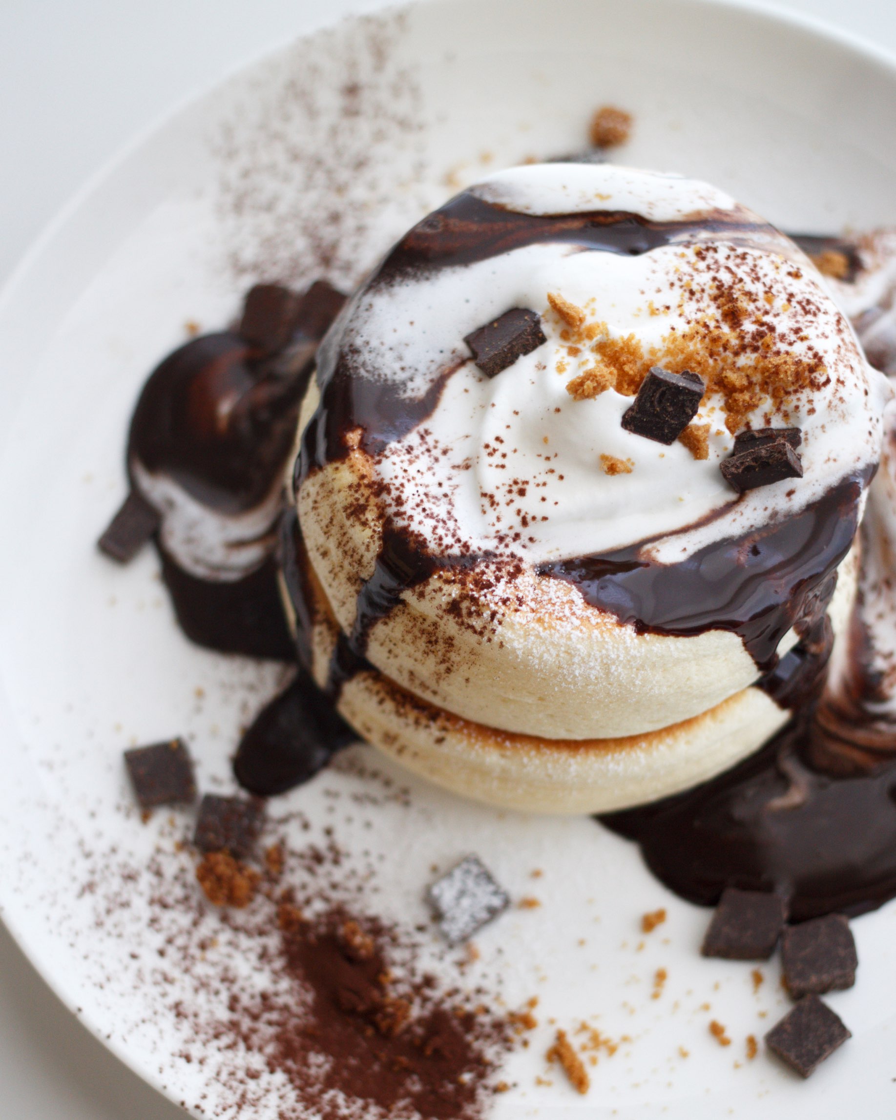 Japanese souffle pancakes with chocolate sauce – INDY ASSA